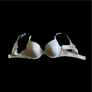Calvin Klein Lightly Lined Demi Bra Size
32D